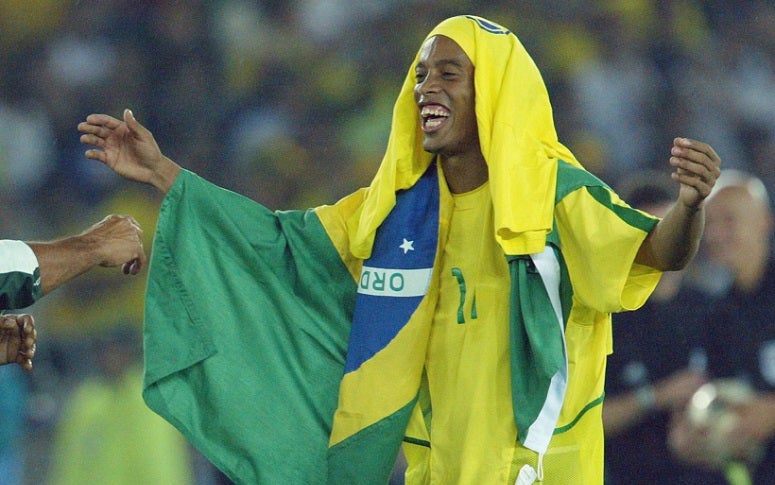 Alors qu'il est privé de passeport, Ronaldinho est nommé ambassadeur du tourisme au Brésil