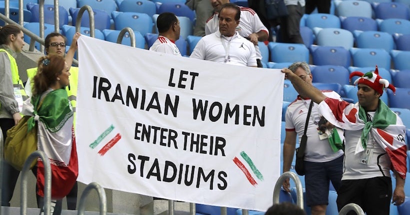 Condamnée pour avoir assisté à un match, une Iranienne meurt en s'immolant par le feu