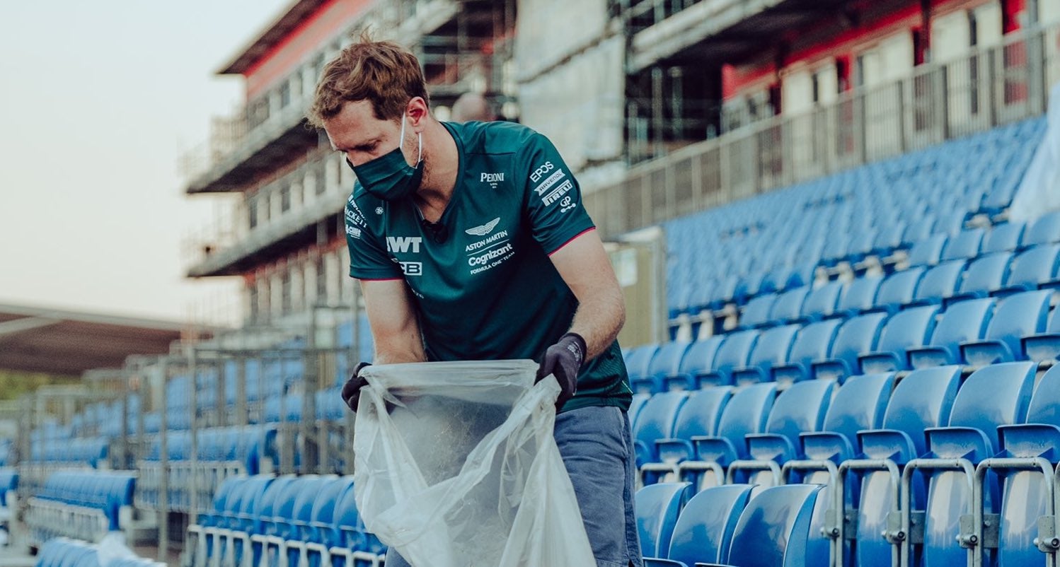 Après le Grand Prix de Silverstone, Vettel a nettoyé les tribunes