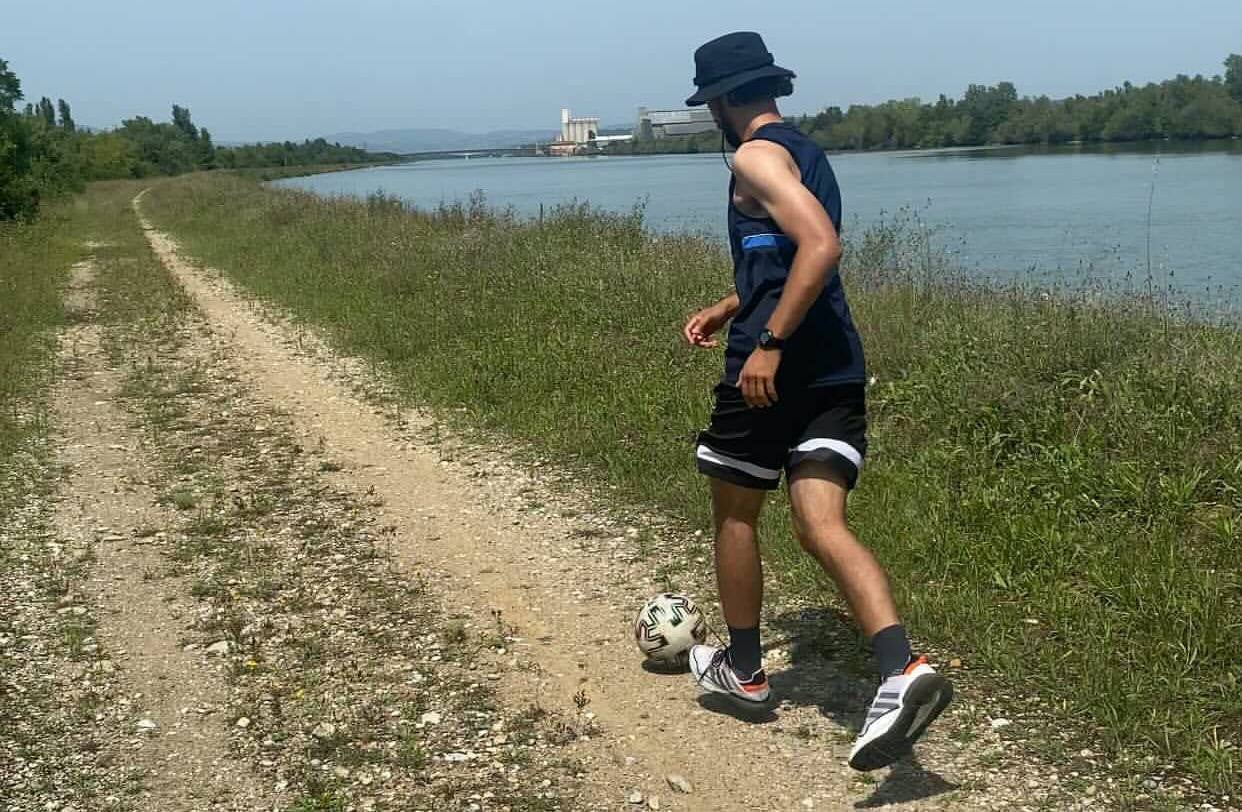 Après un pari perdu sur Messi, un youtubeur fait Marseille-Paris en conduite de balle