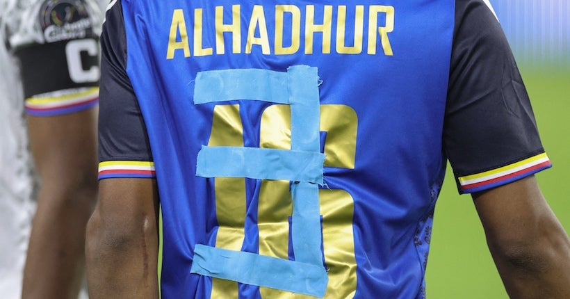 "Ce maillot est historique" : Chaker Alhadhur met aux enchères son maillot légendaire de gardien à la CAN